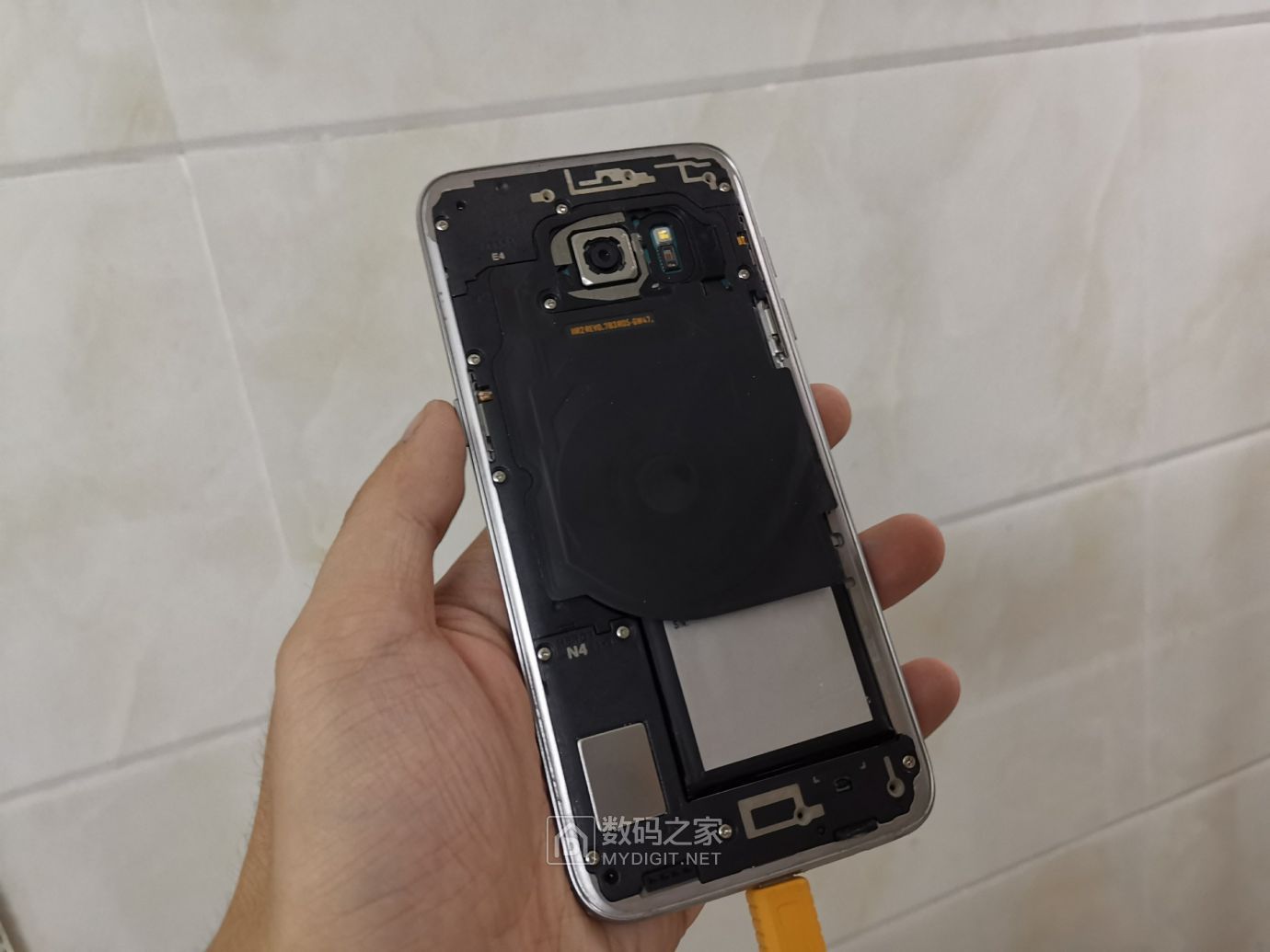 三星s7e手机更换后盖和硅脂 - 拆机乐园 数码之家