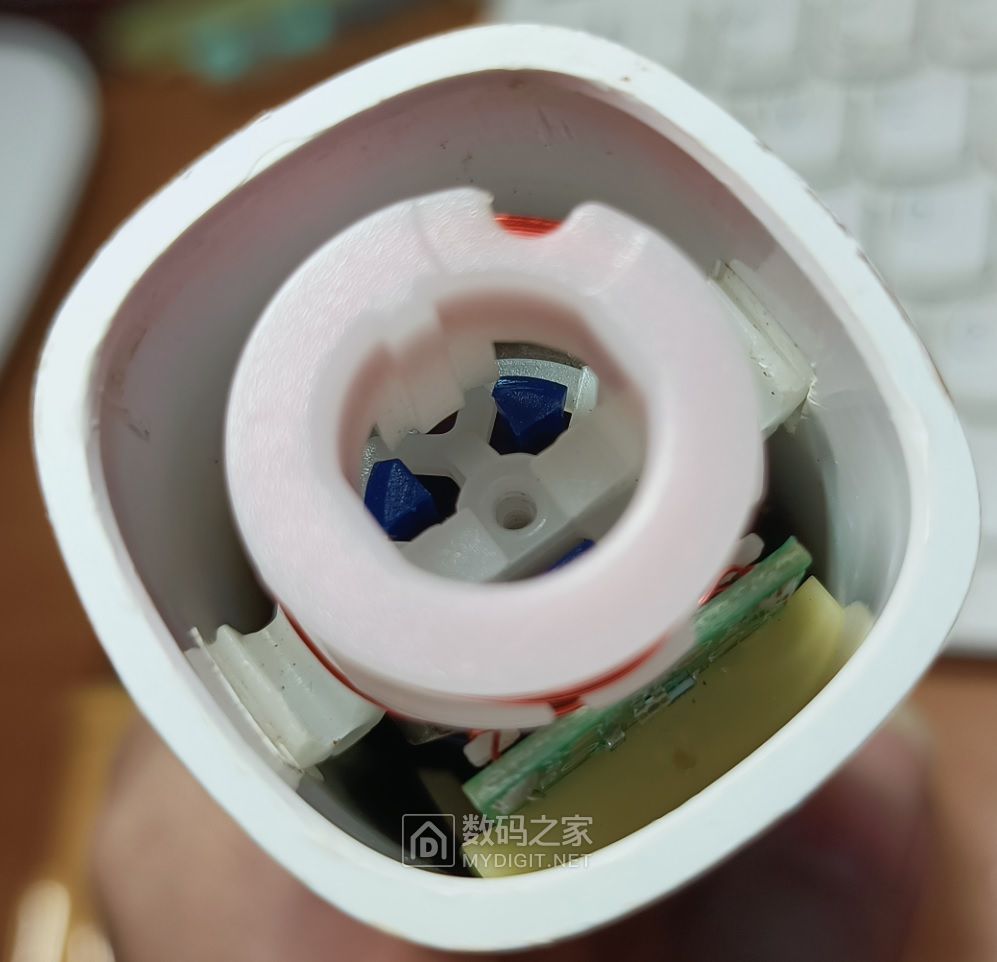 拆修飞利浦电动牙刷HX6610无故重启 - 拆机乐园 数码之家