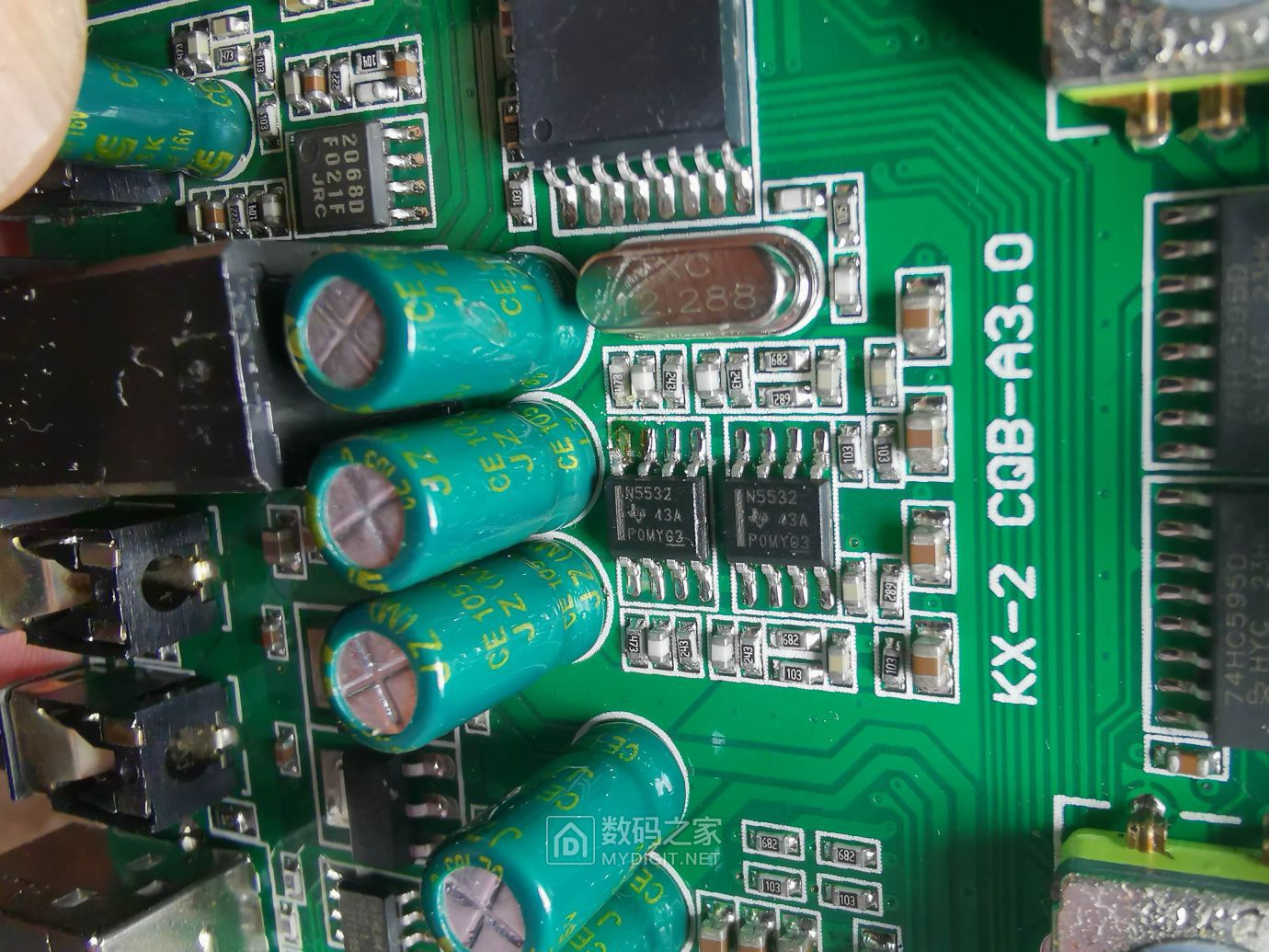 短路的NE5532运放芯片，将8脚供电脚断开，12V供电恢复正常