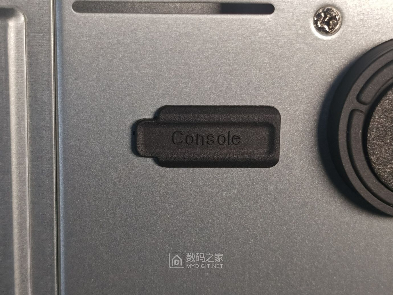 14.底部的console接口.jpg