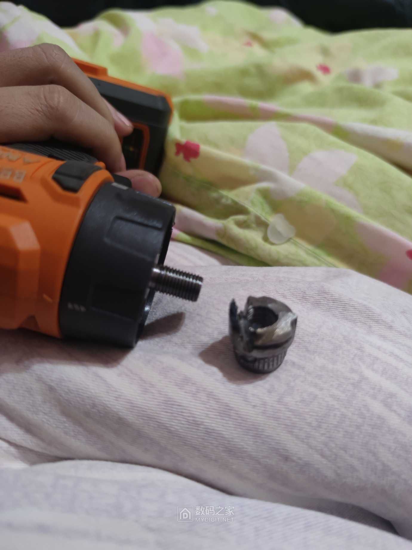 救命了,我的电钻夹头卡死了,角磨机锯了一半没底了 - 问答悬赏 数码之