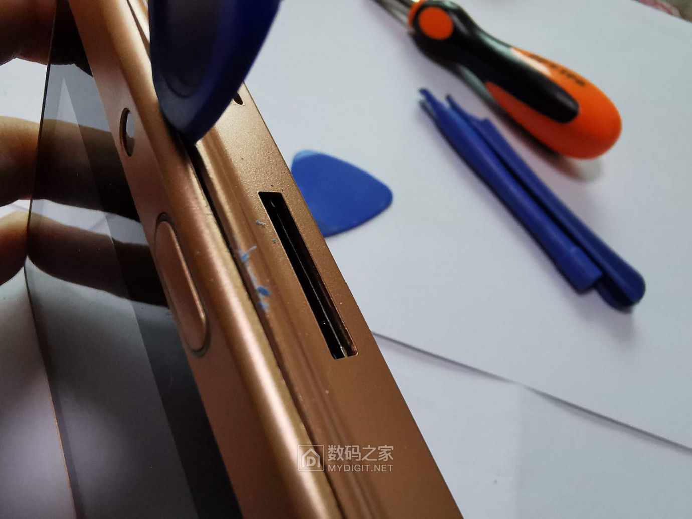 没有螺丝全是卡扣