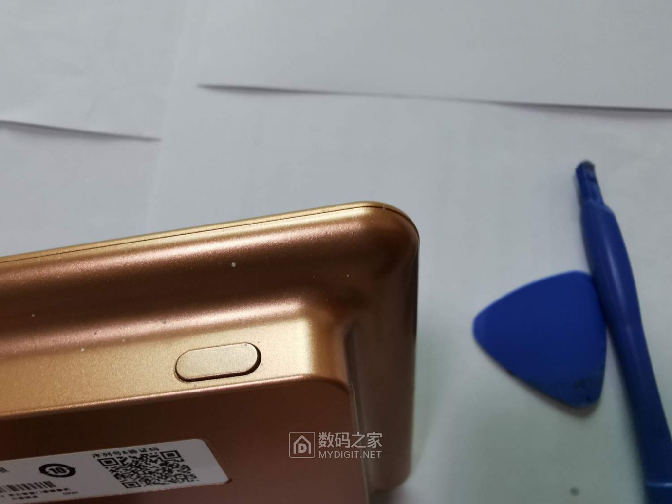 拆外壳沿着缝隙划开即可