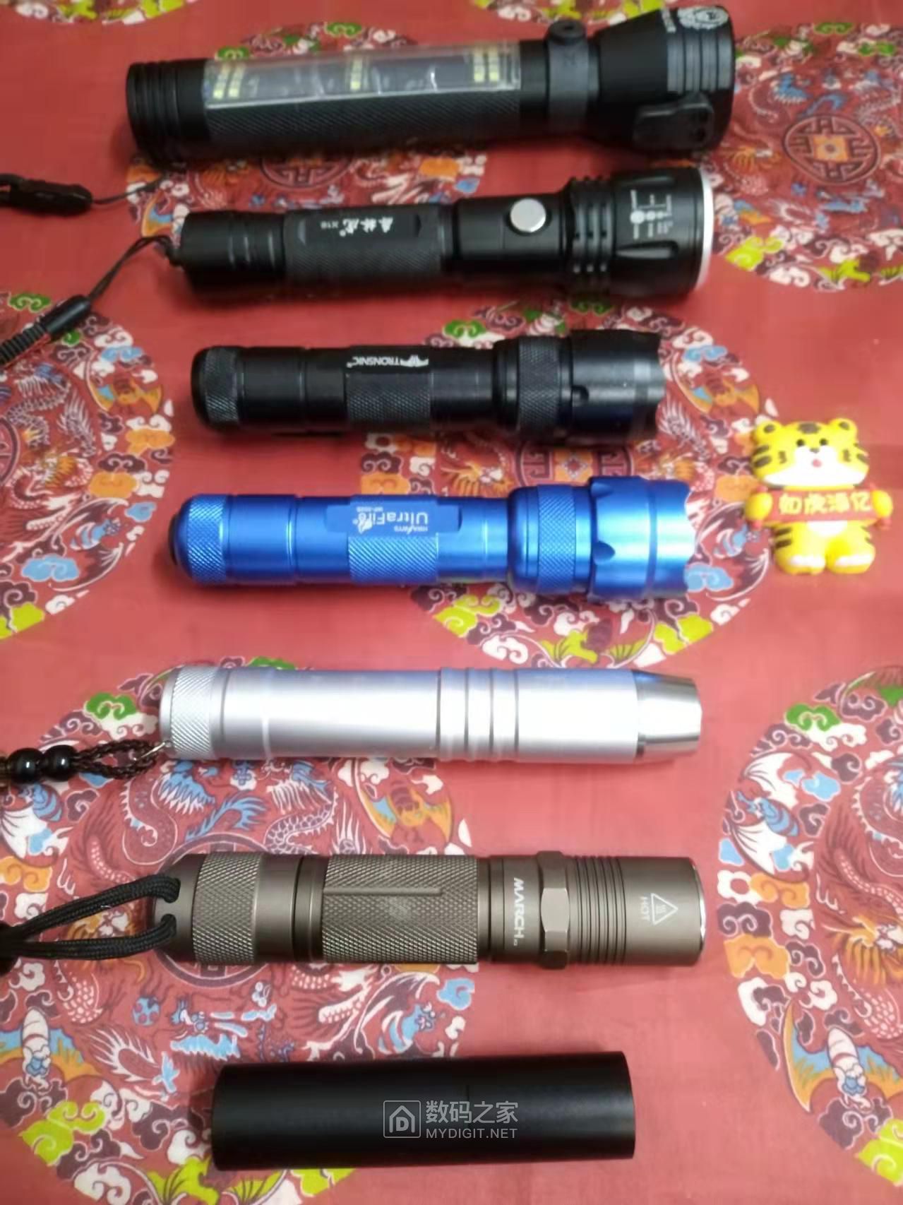 一个胆小的人，走夜路一定要手里面有灯光，否则他会感觉到孤独和害怕。