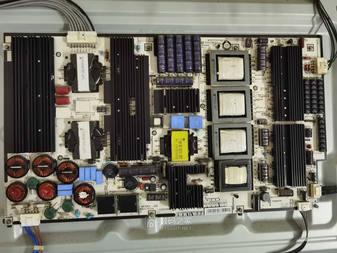 拆有竖条的三星ps63c7000yc等离子电视机 - 拆机乐园 数码之家