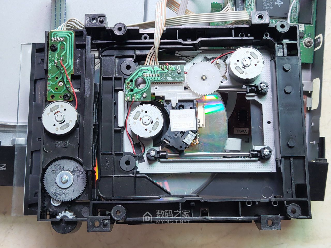 拆修不能出仓的步步高dvd,型号cs320,莫名正常了,看来是欠拆!