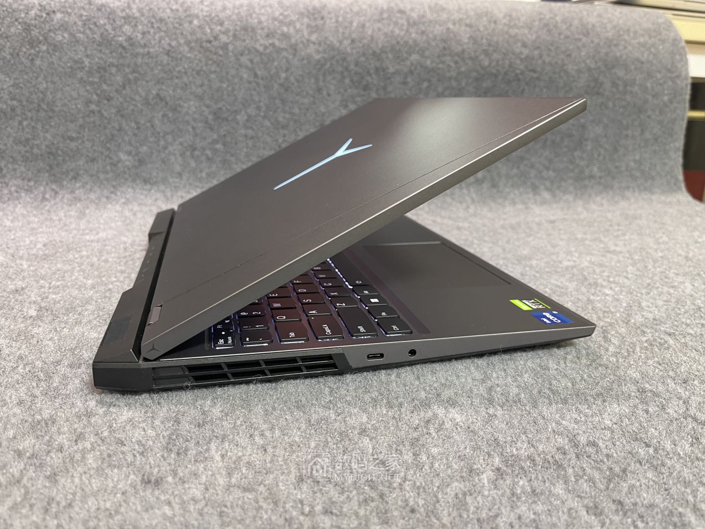 关键联想拯救者y9000p2021款16寸2k屏165hz高刷新率