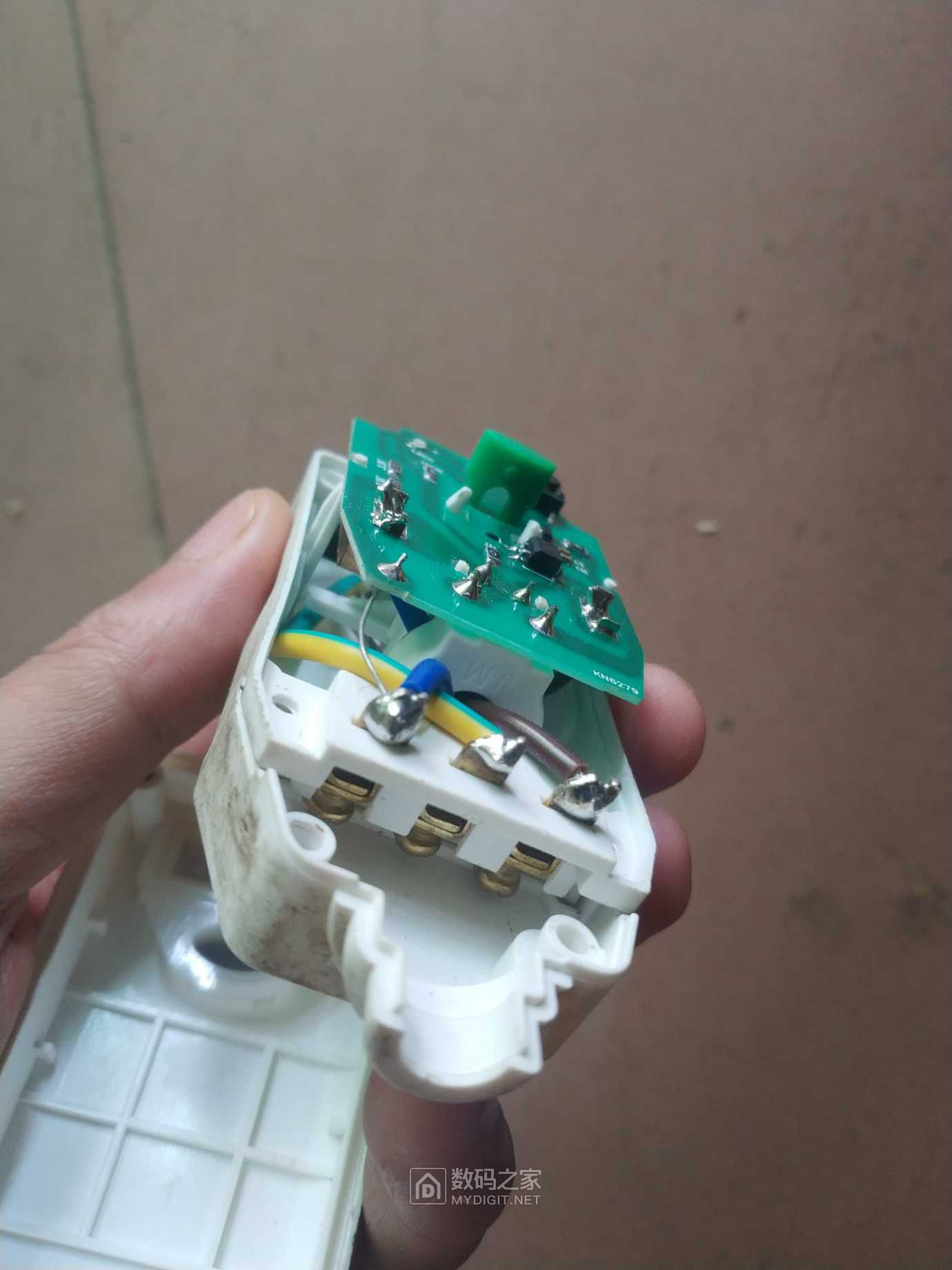 qm-16/k2漏电保护插头拆解 - 拆机乐园 数码之家