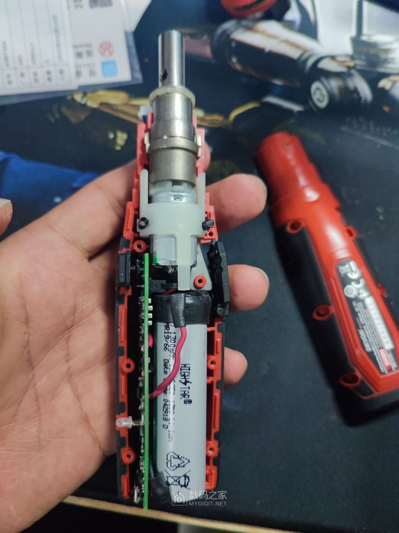 拆修大有5612 电动螺丝刀灯亮不转故障 - 拆机乐园 数码之家