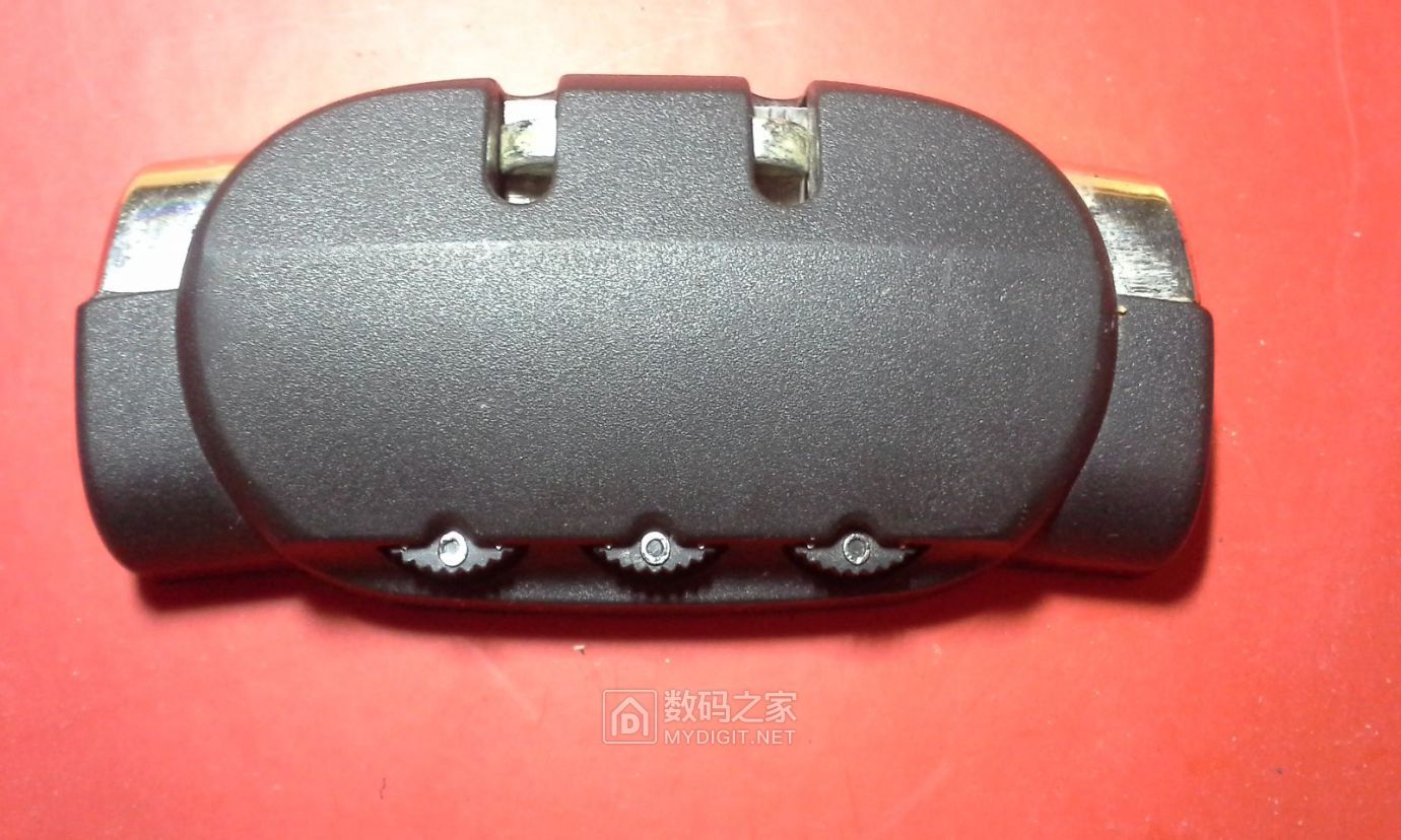 拆个行李箱上的3位滚轮密码锁