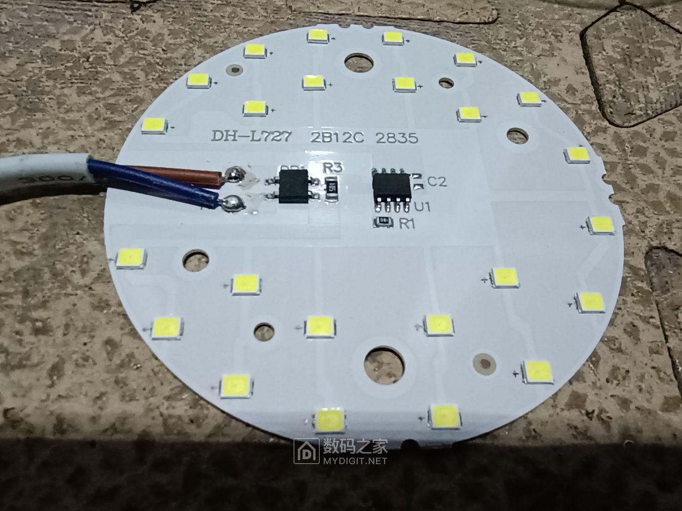 拆晒小红包买的“18w”220v直驱圆形灯板 - 拆机乐园 数码之家