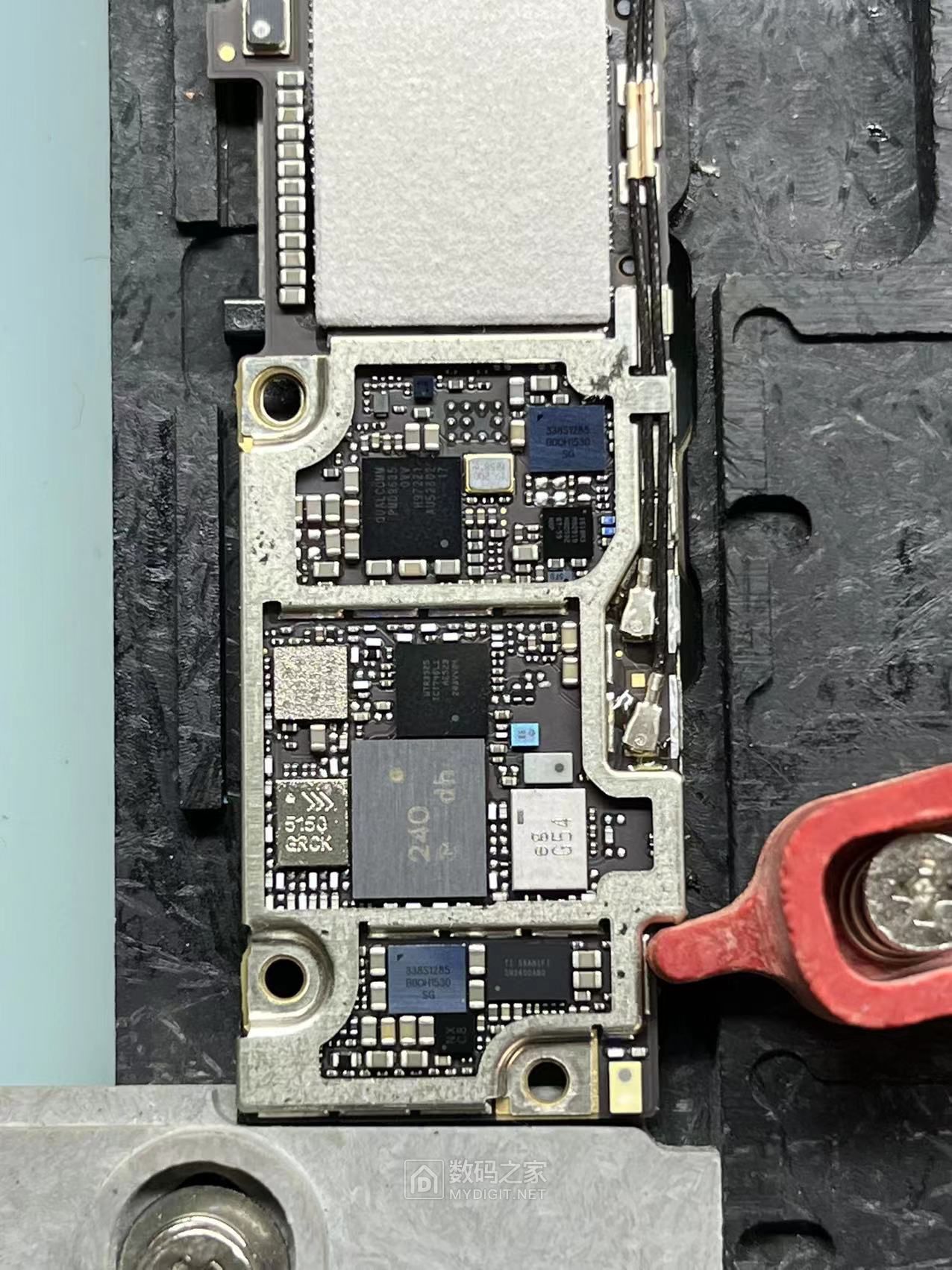 iphone 6s plus不充电不开机维修,usb管理ic漏电引起