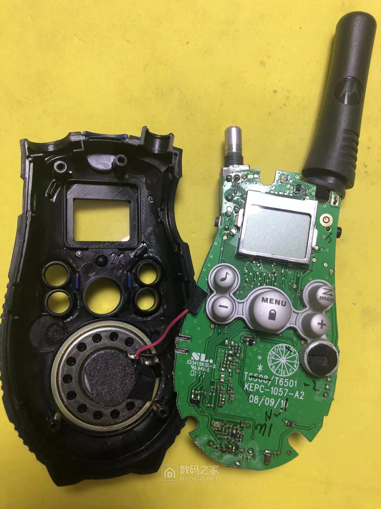 拆解摩托罗拉公众对讲机(motorola t6508) - 拆机乐园 数码之家