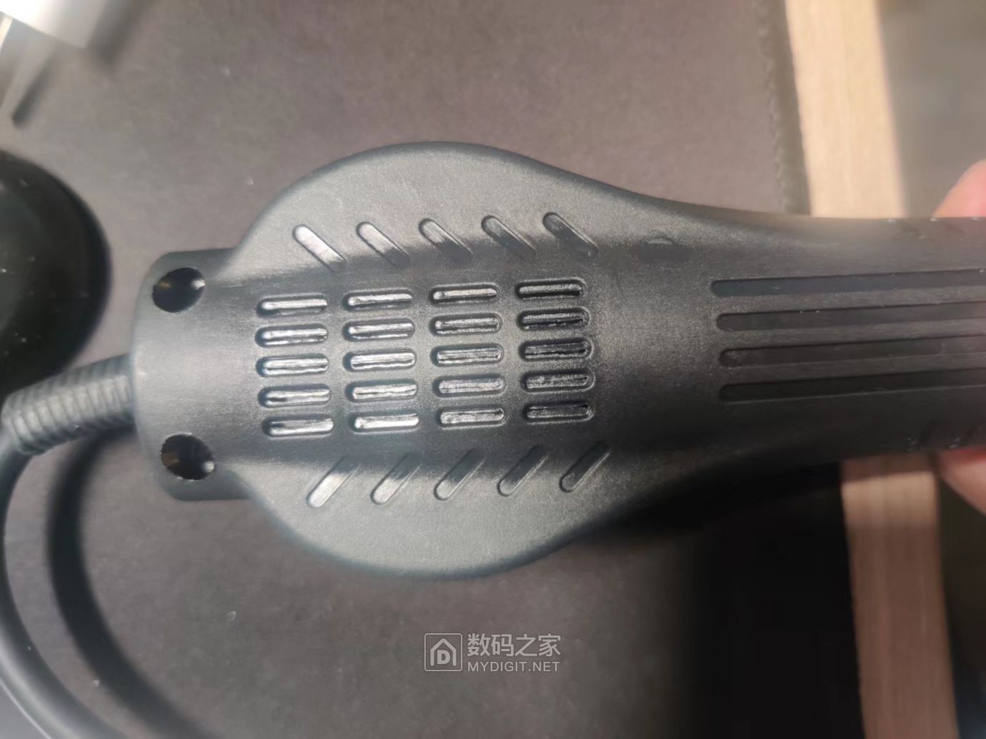 这边进风孔做工粗糙，进风量会变小，跟客服反应，竟然说这是正常的