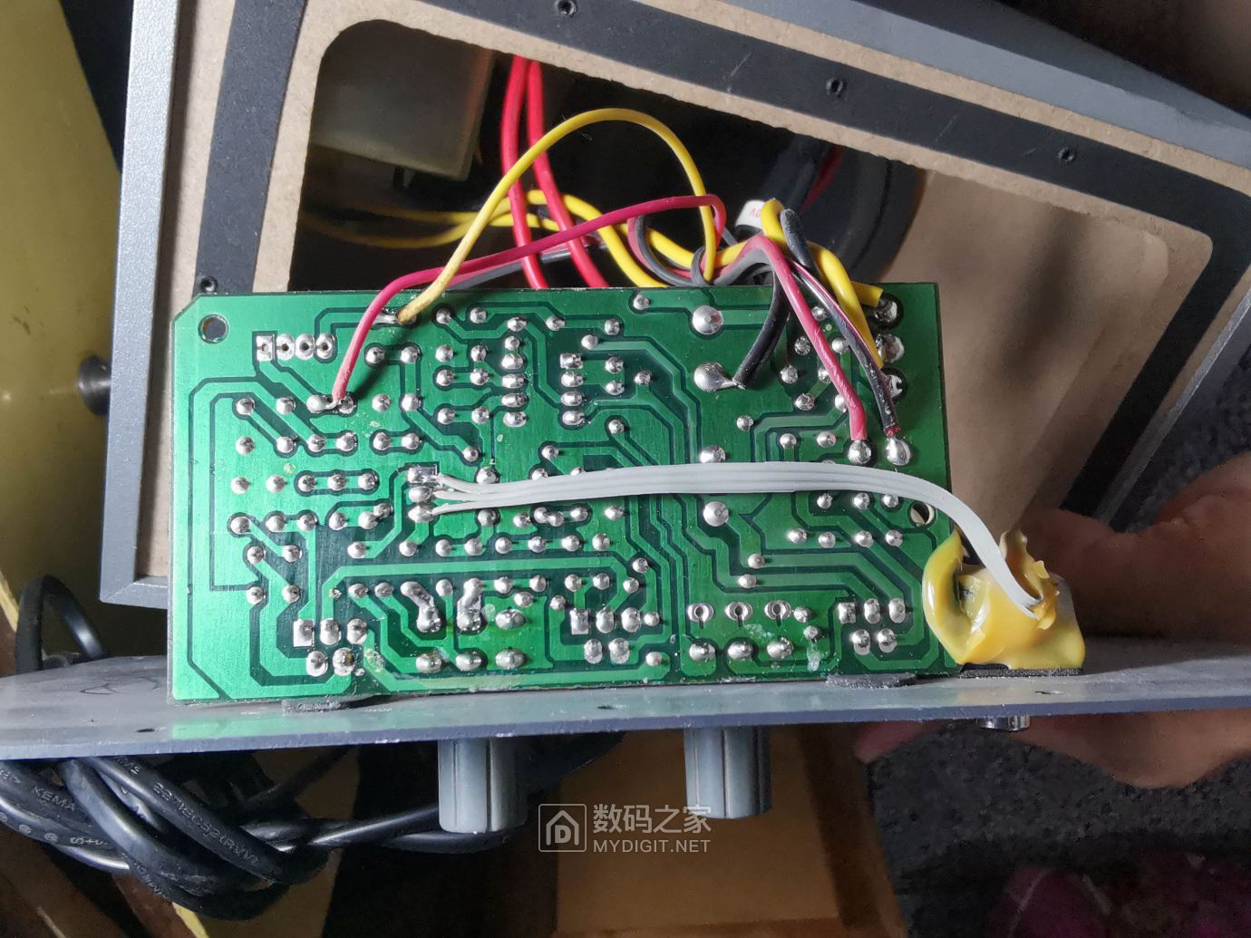 Edifier R301t Edifier R301T漫步者音箱拆解 - 拆机乐园 数码之家