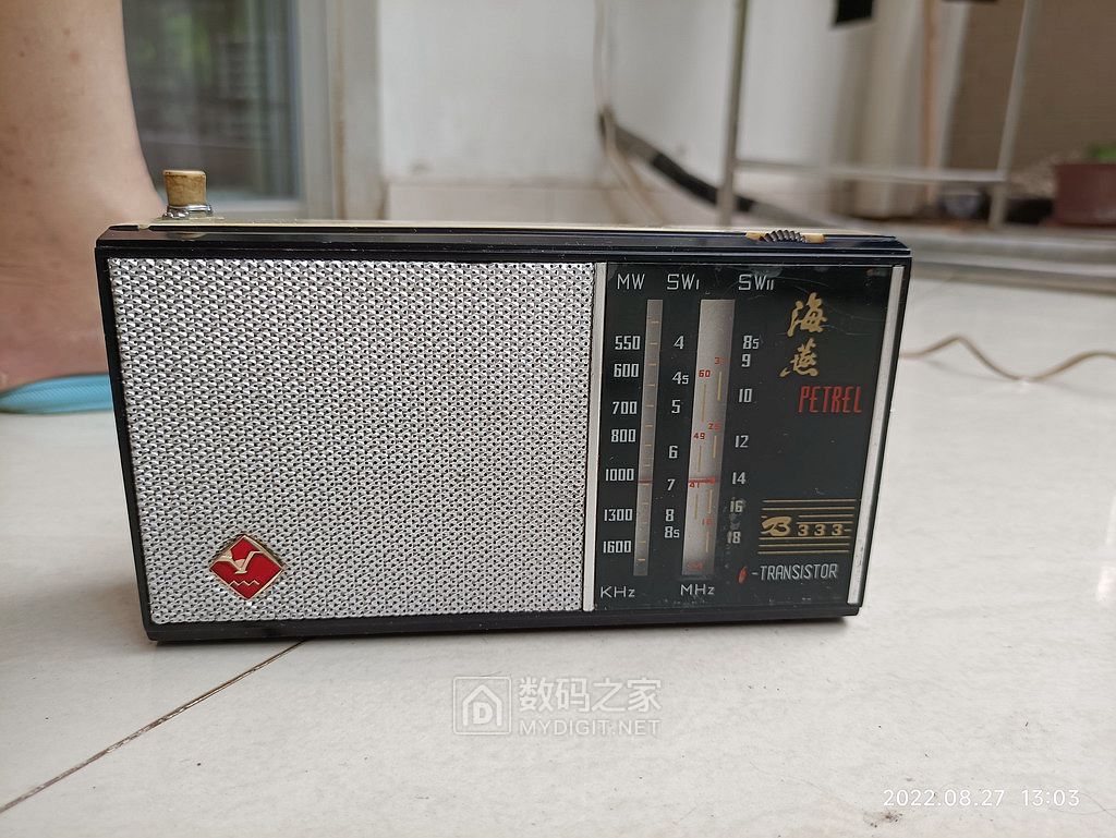 海燕B333收音机1.jpg