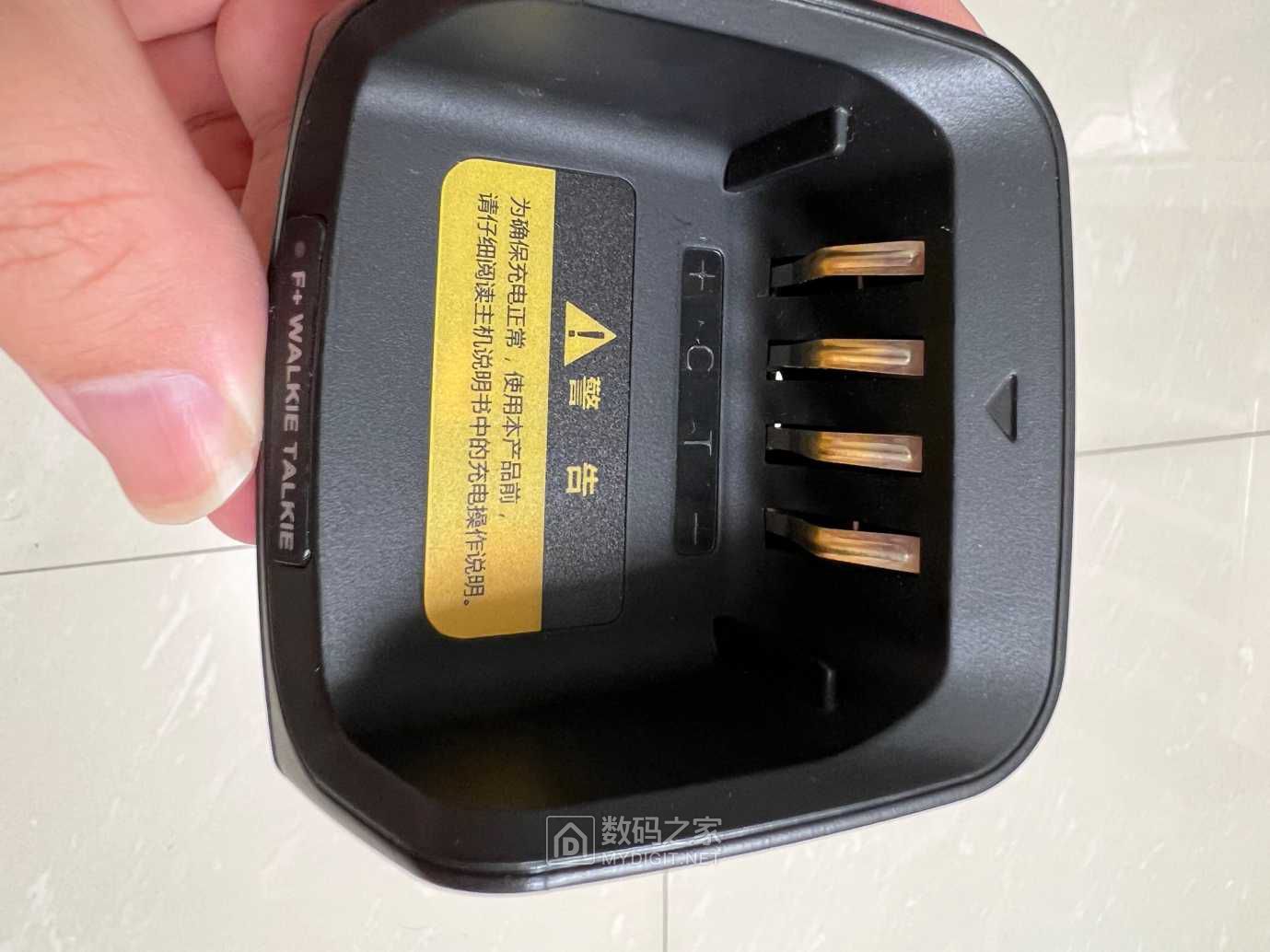 安正飞鸟对讲机充电器4个触点,如何输出 - 拆机乐园 数码之家