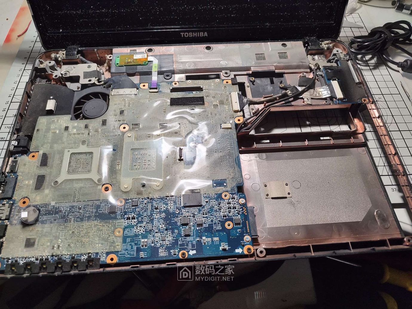 20221003-27拆东芝l600笔记本电脑.jpg