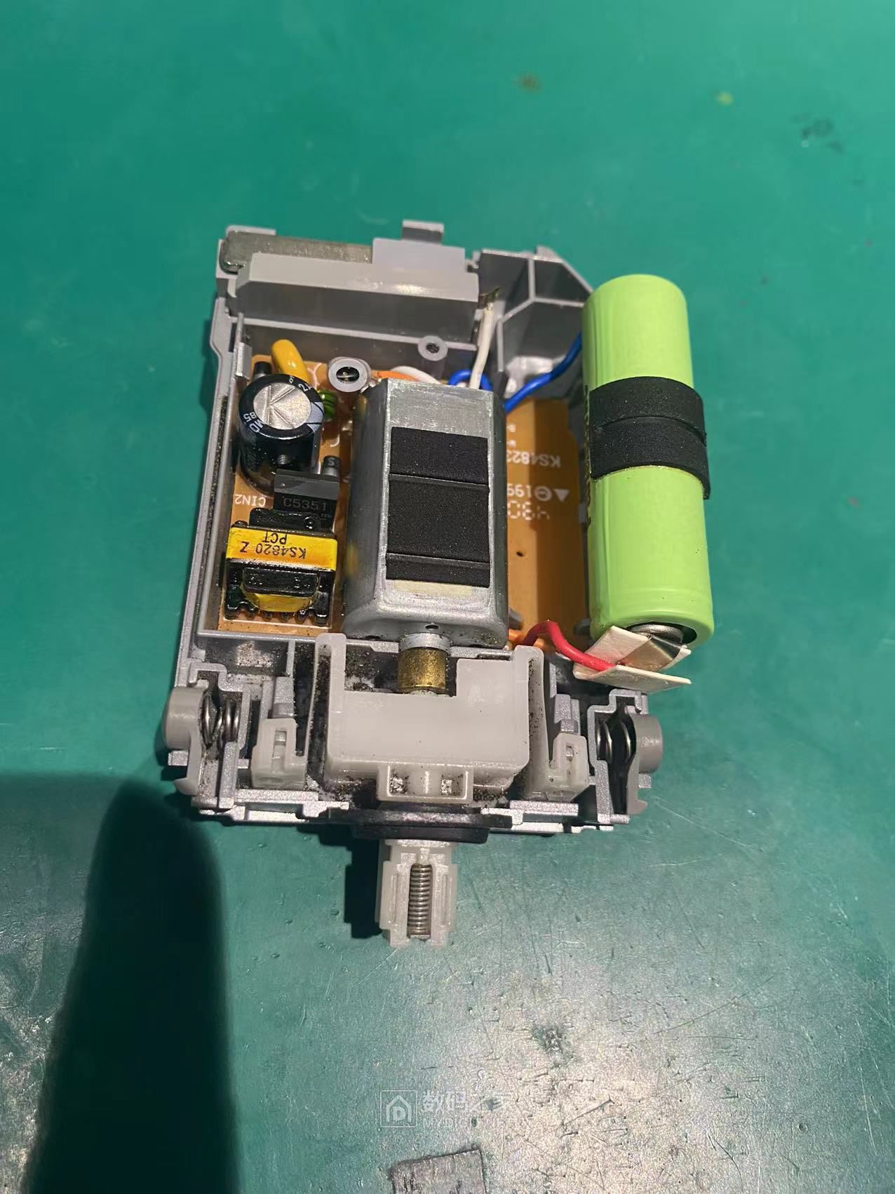 拆修一个松下往复式剃须刀 es4823 - 拆机乐园 数码之家