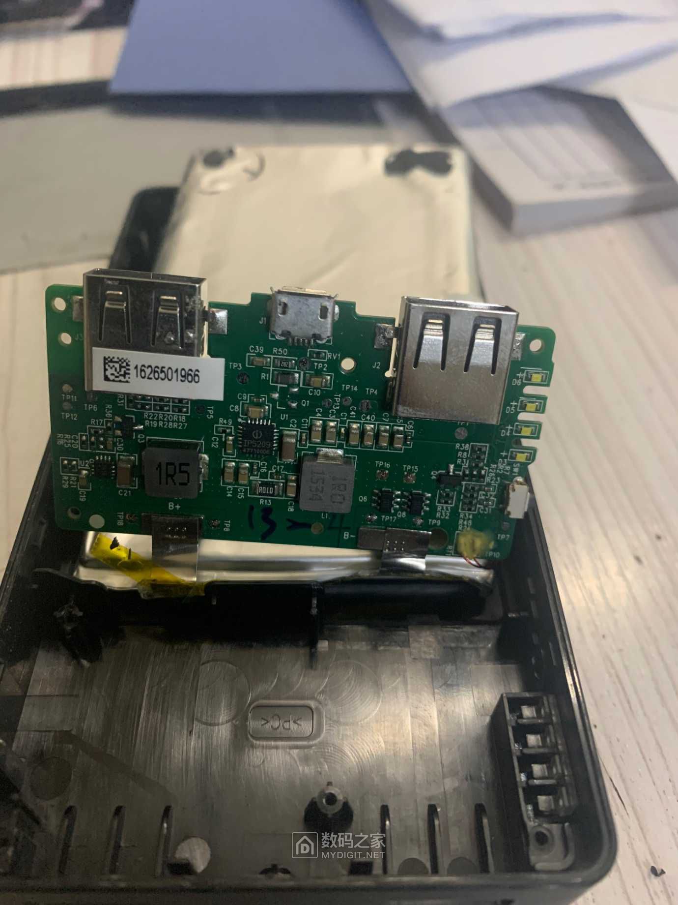 拆解mophie充电宝 - 拆机乐园 数码之家