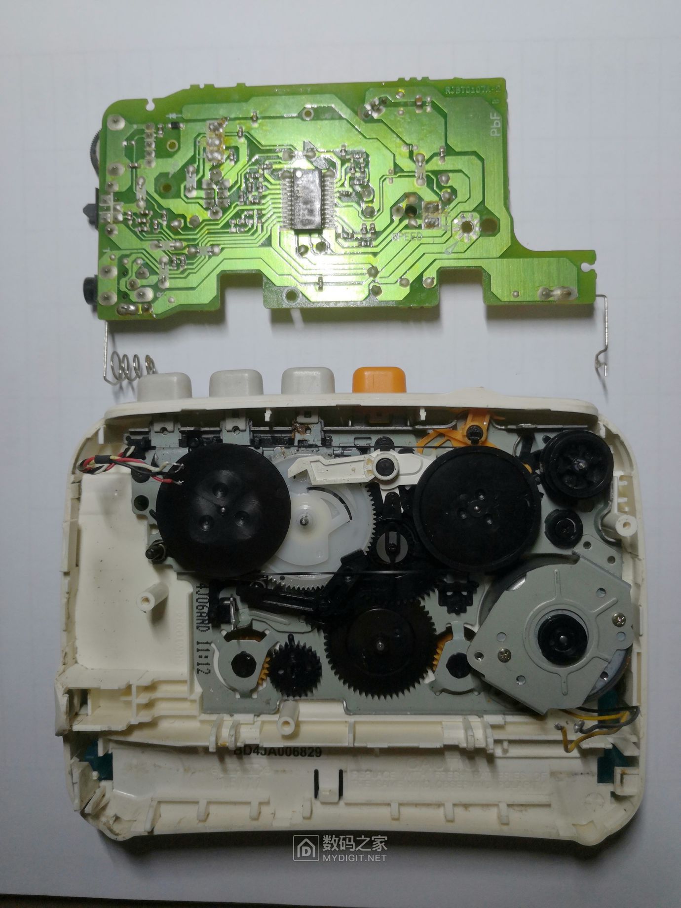 松下RQ-CW05磁带随身听拆机，换皮带 - 拆机乐园 数码之家