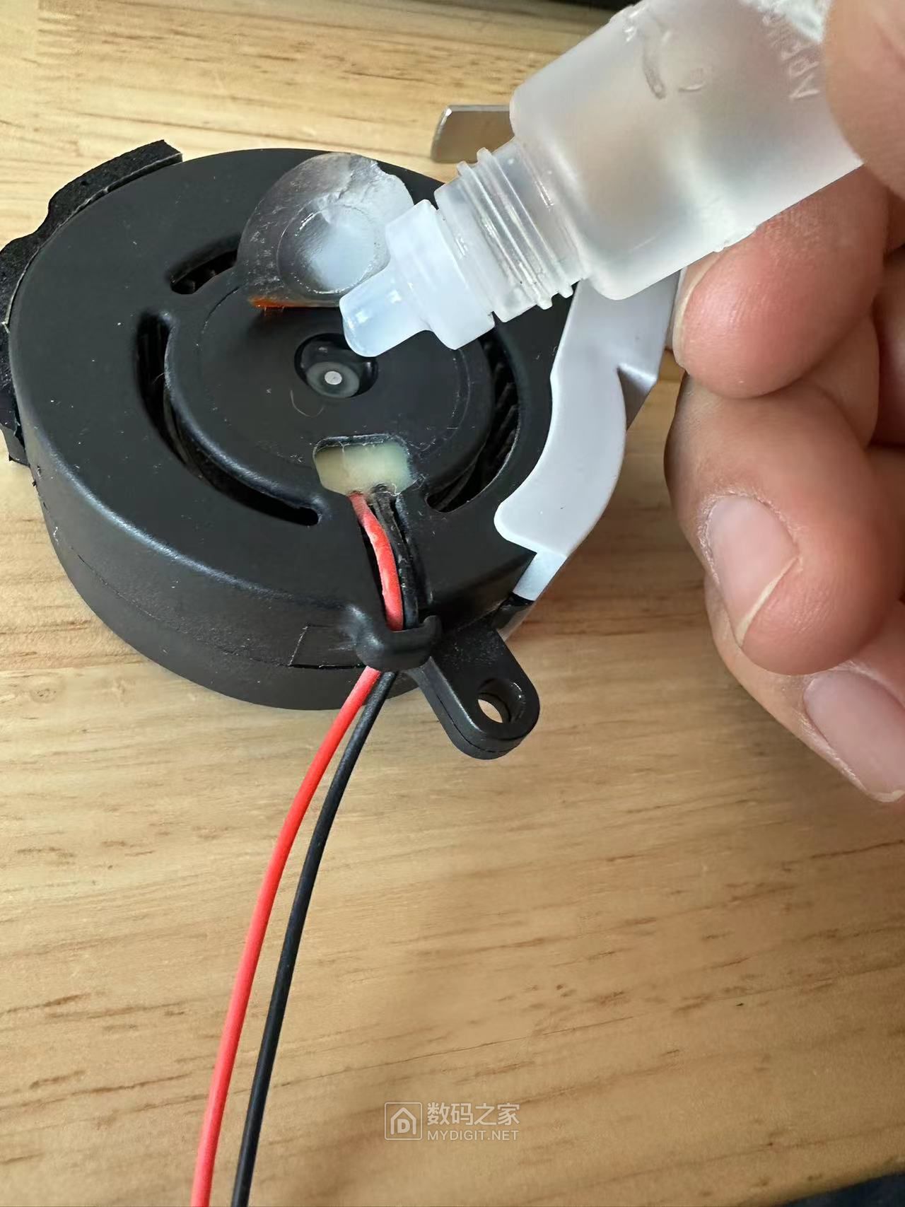 5分钟拆修智米超声波加湿器噪音大! - 拆机乐园 数码之家