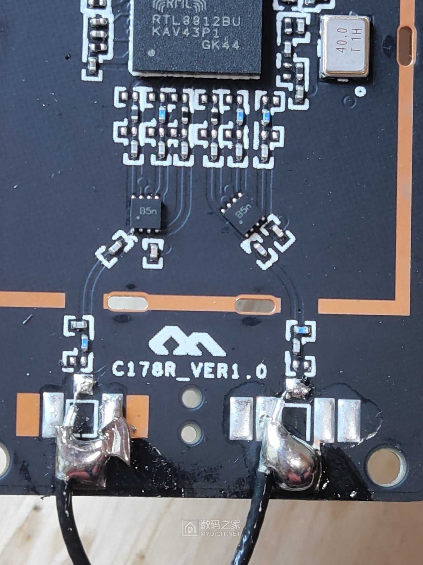 拆解 COMFAST cf-924ac v2 1300m无线网卡RTL8812芯片 - 拆机乐园 数码之家
