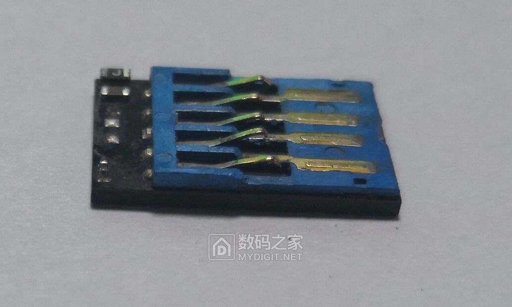 修闪迪CZ73黑胶体U盘弹片 - U盘存储技术 数码之家