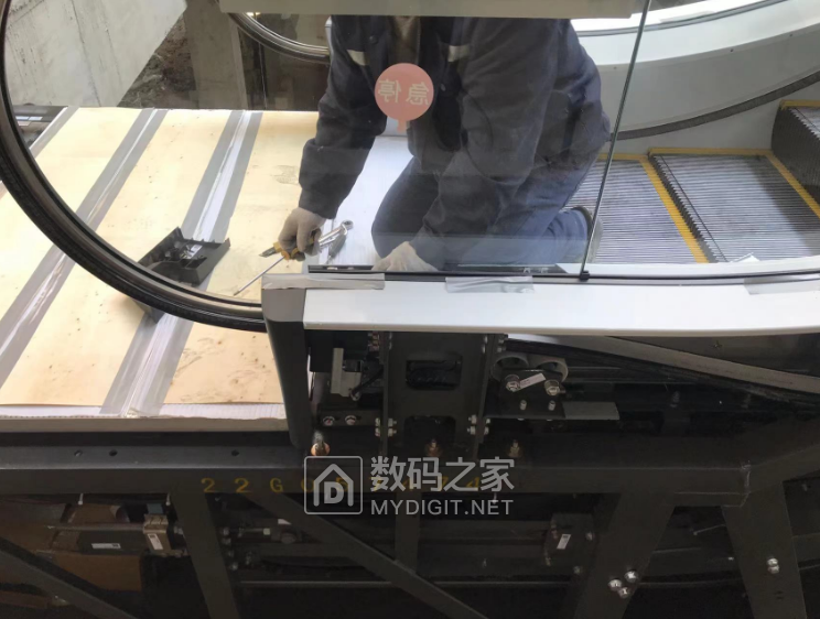 电动手扶梯安装 - 行业拆客 数码之家