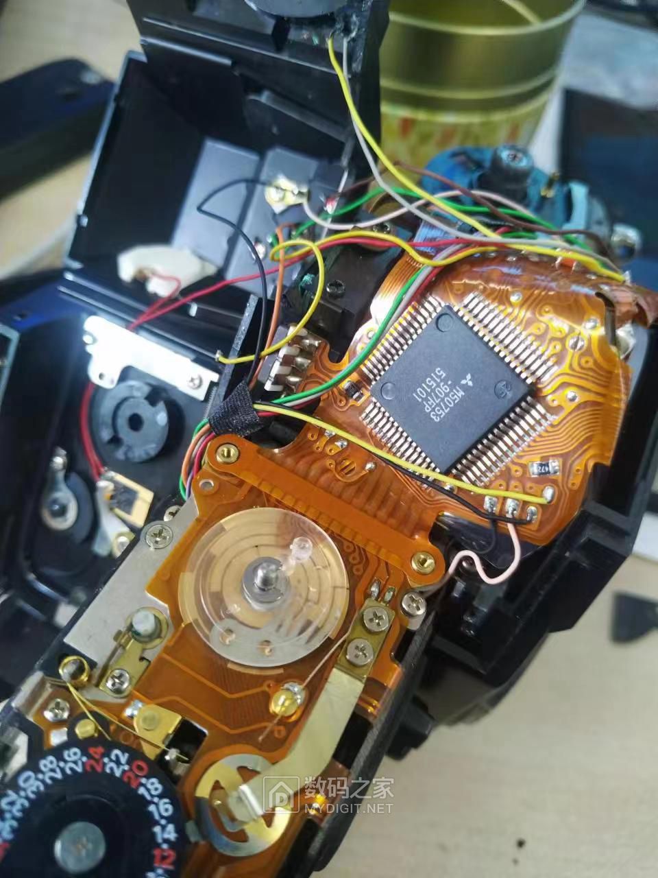 松开顶部FPC柔性电路板的压板