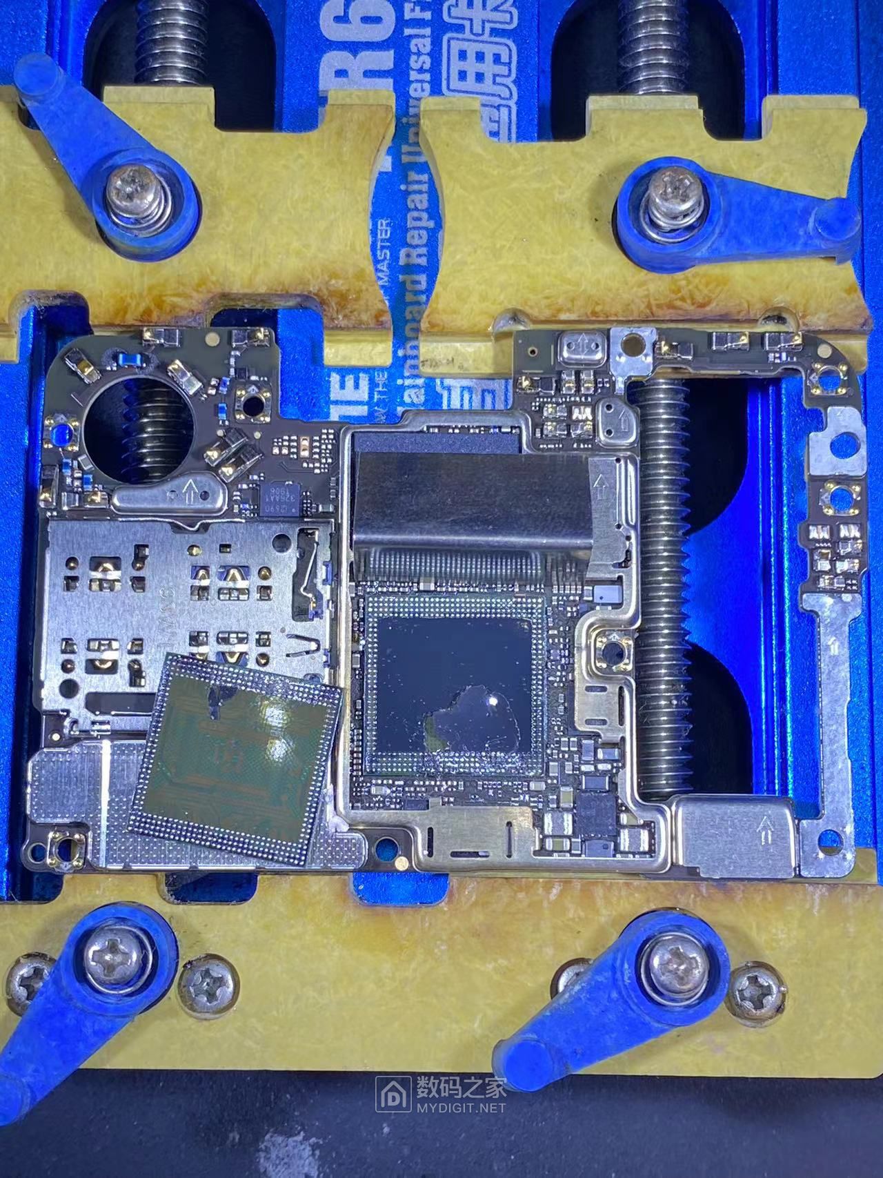 华为P30不开机卡HUAWEI界面-CPU虚焊引起的故障维修 - 维修达人 数码之家