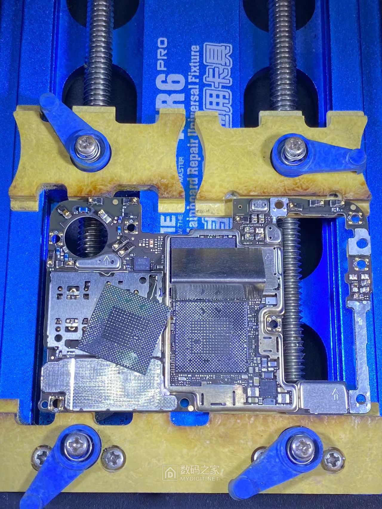 华为P30不开机卡HUAWEI界面-CPU虚焊引起的故障维修 - 维修达人 数码之家