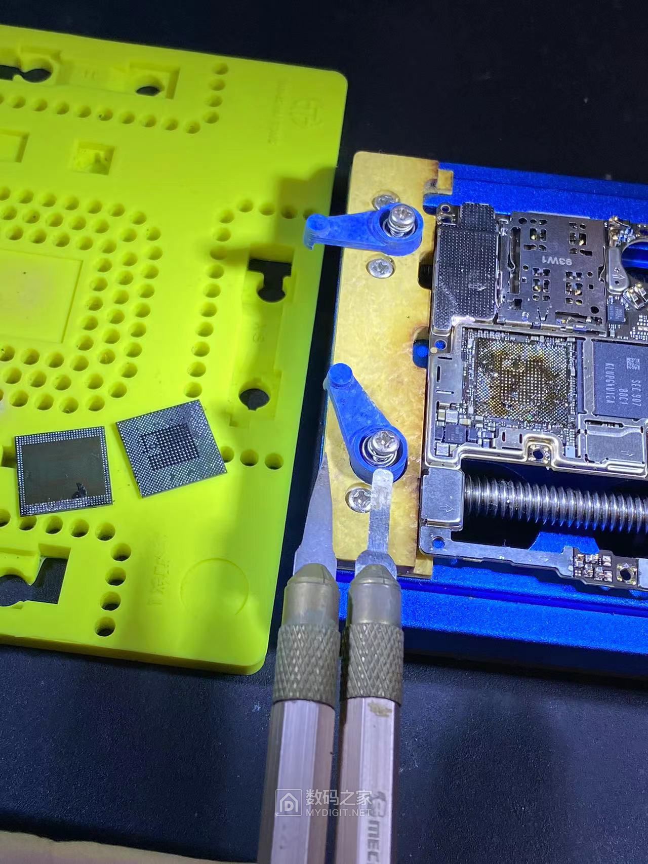 华为P30不开机卡HUAWEI界面-CPU虚焊引起的故障维修 - 维修达人 数码之家