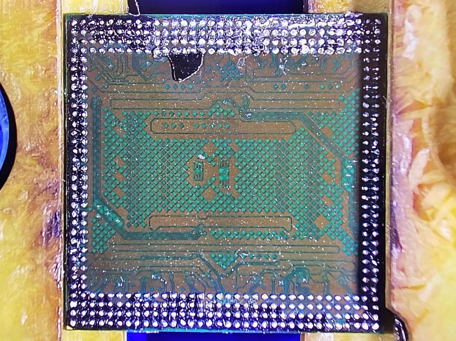 华为P30不开机卡HUAWEI界面-CPU虚焊引起的故障维修 - 维修达人 数码之家