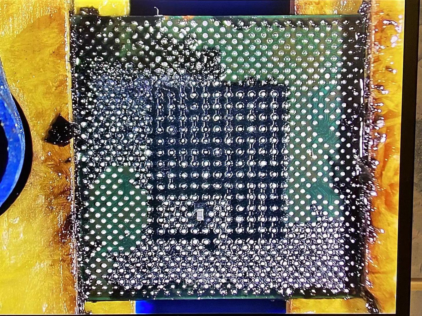 华为P30不开机卡HUAWEI界面-CPU虚焊引起的故障维修 - 维修达人 数码之家