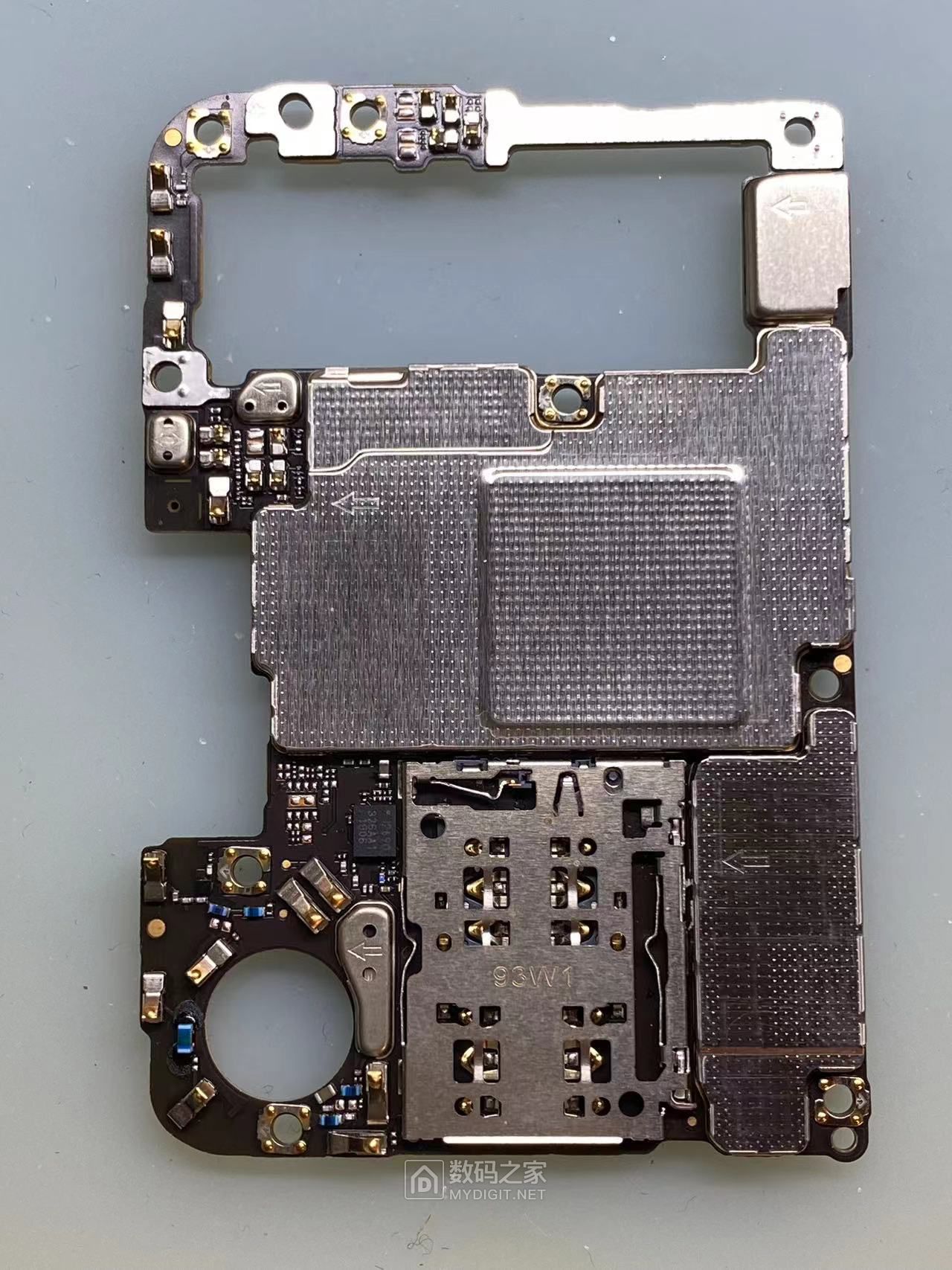 华为P30不开机卡HUAWEI界面-CPU虚焊引起的故障维修 - 维修达人 数码之家