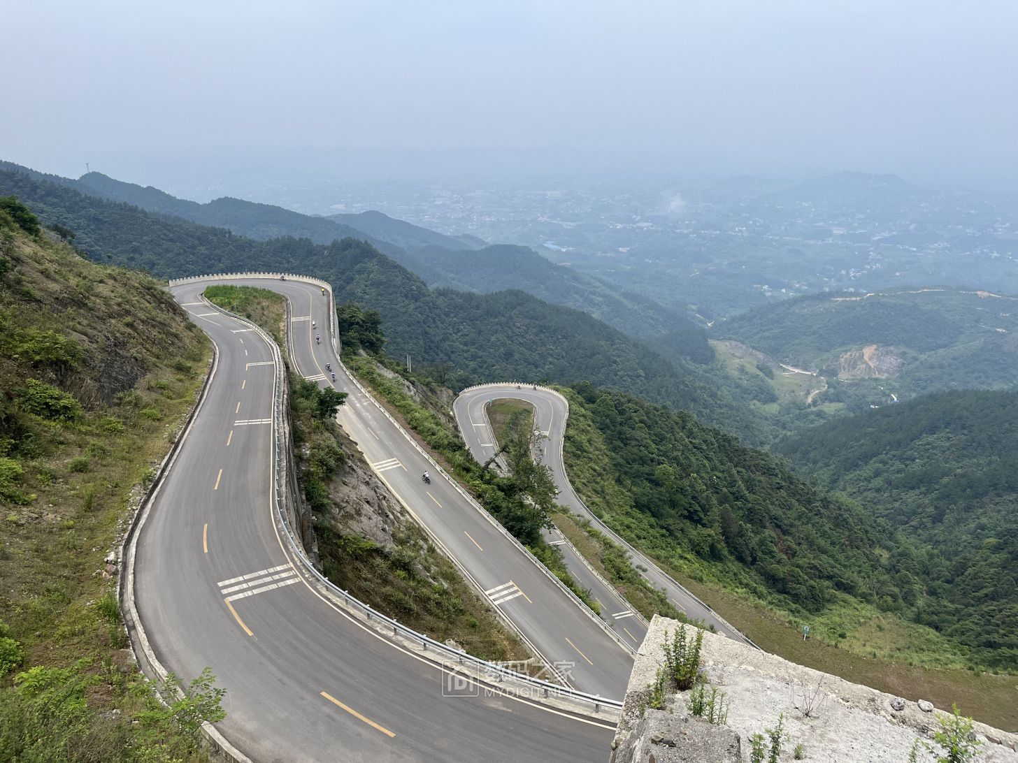 6.10骑行华蓥山红岩路游击队广场