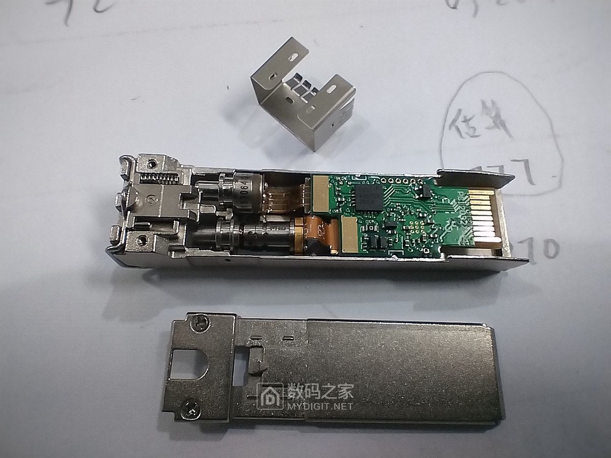 就一个双面板，一个激光发射管，一个接受管。