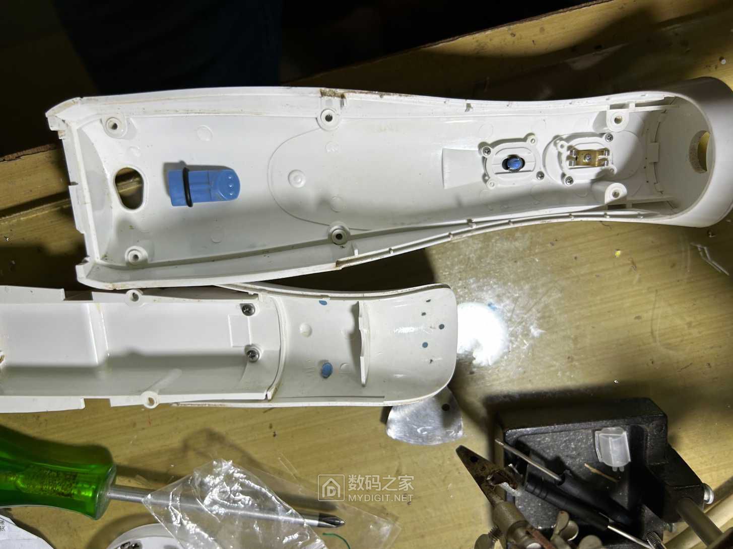 450ec水牙线更换电池 - 拆机乐园 数码之家