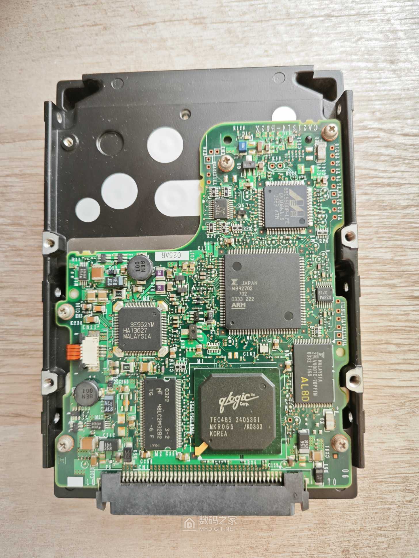 富士通SCSI万转服务器硬盘拆解 - 拆机乐园 数码之家