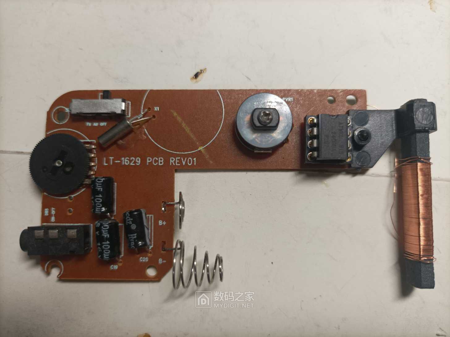 memorex袖珍收音机加装eeprom/24c02，改善接收效果 - 拆机乐园 数码之家