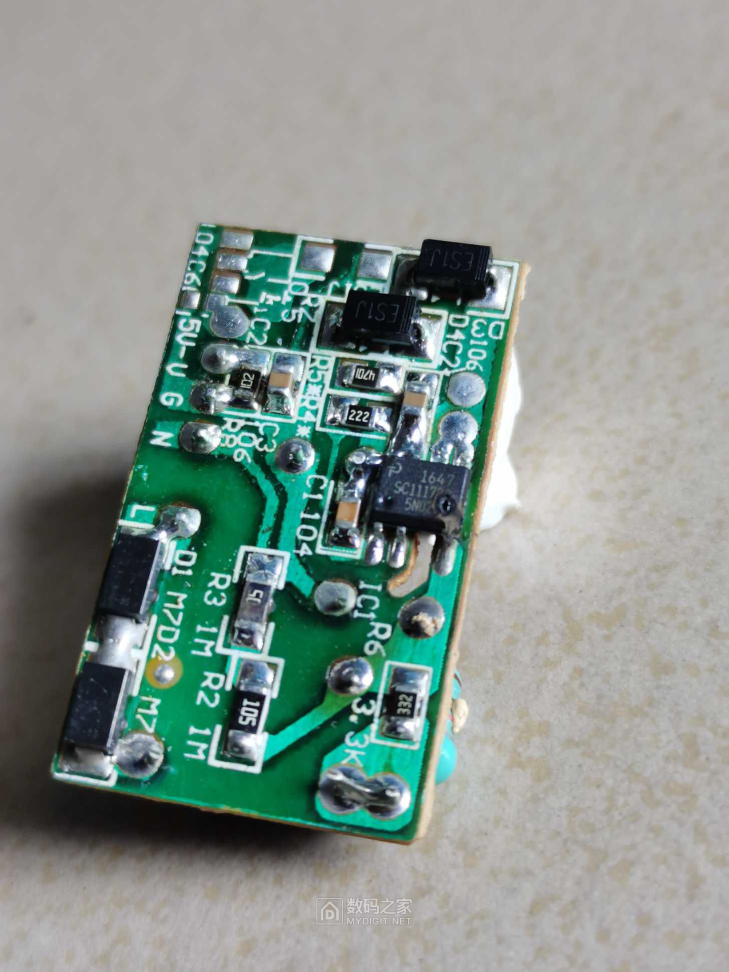 拆修艾美特FS40105QR风扇主控供电，确认-3.9V - 拆机乐园 数码之家