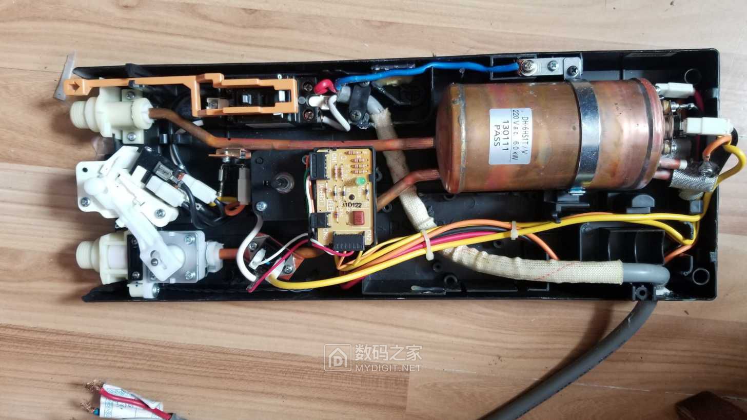 电热水器怎么拆卸视频 092958tyh51ttq4cii4itt.jpg