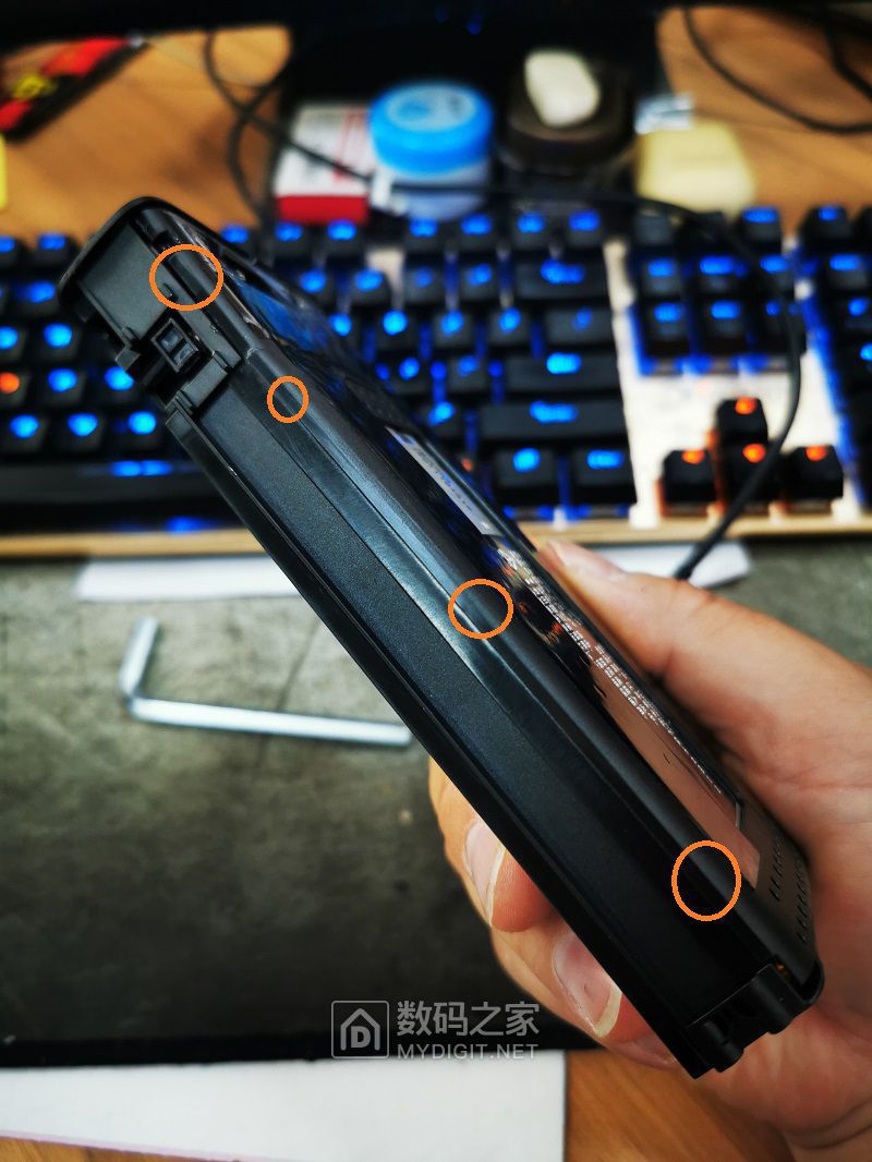 104524yavxq2lb50bommxj.jpg