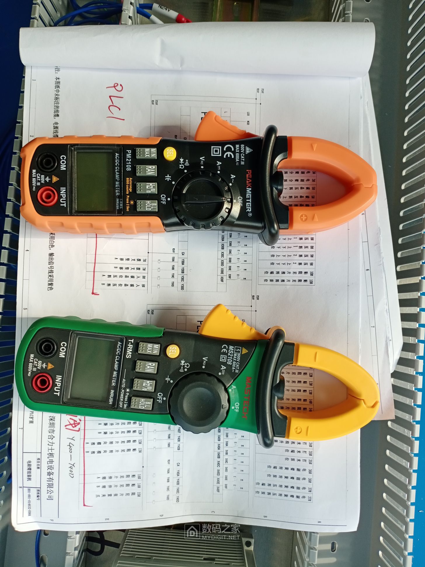 哪个是正品哪个是仿品 可以对比对比 测量电压 电阻的速度 仿品那是没法能比的 ... ...