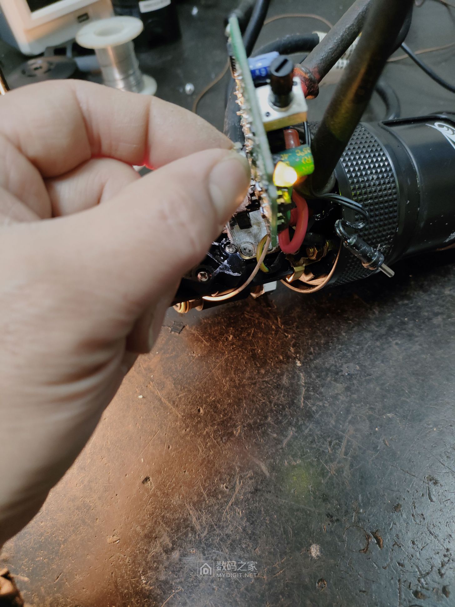未到设定温度红灯常亮绿灯闪烁