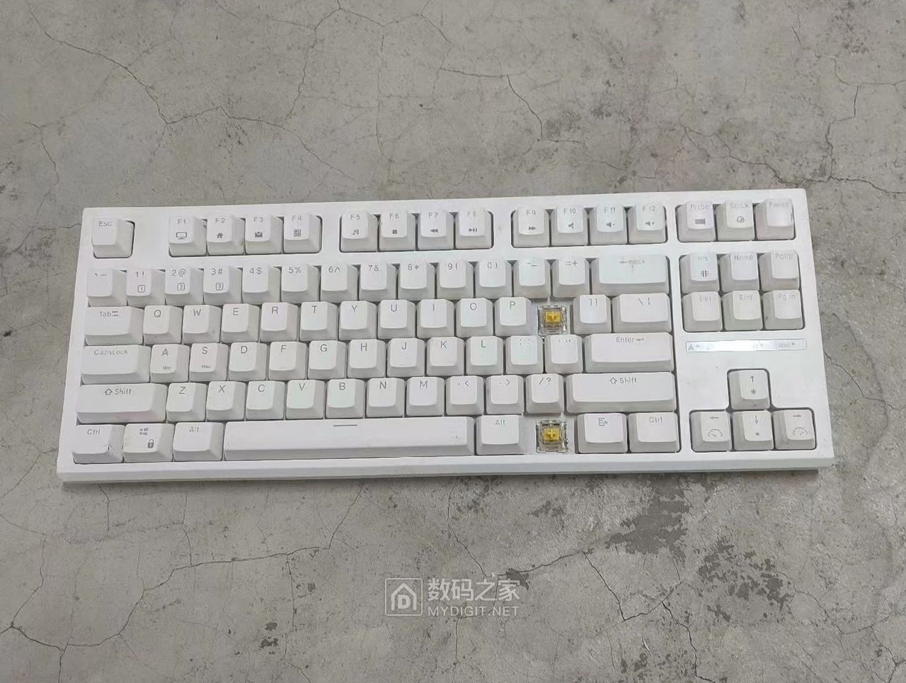 清理咸鱼键盘RK R87,解决LED灯短路引起的整列不触发 - 拆机乐园 数码之家