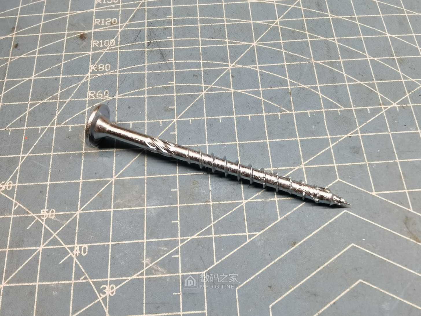 这木螺丝不错,不用预开孔,木头真的不会裂开 - 我是工具控 数码之家