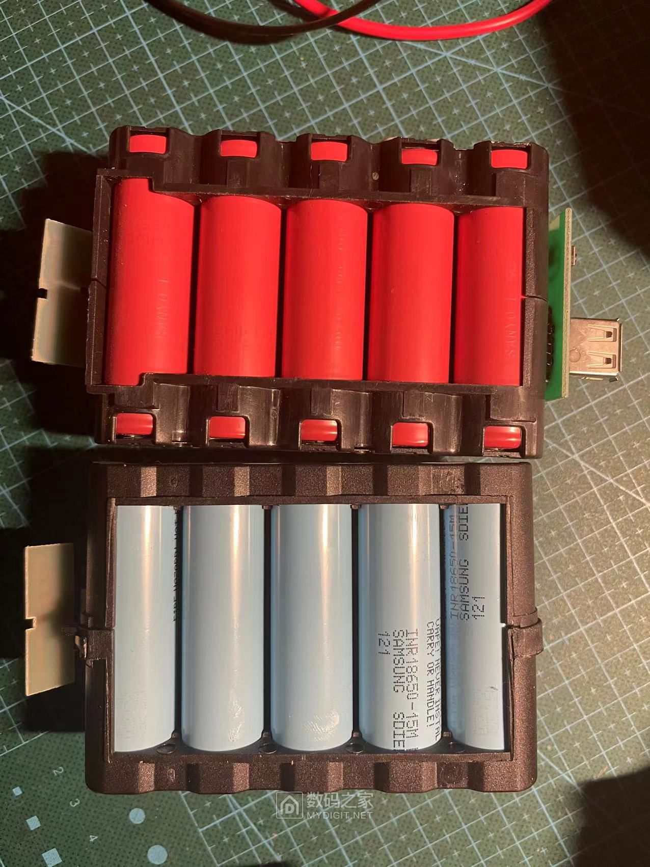 和原厂电芯的对比，红色的是S的