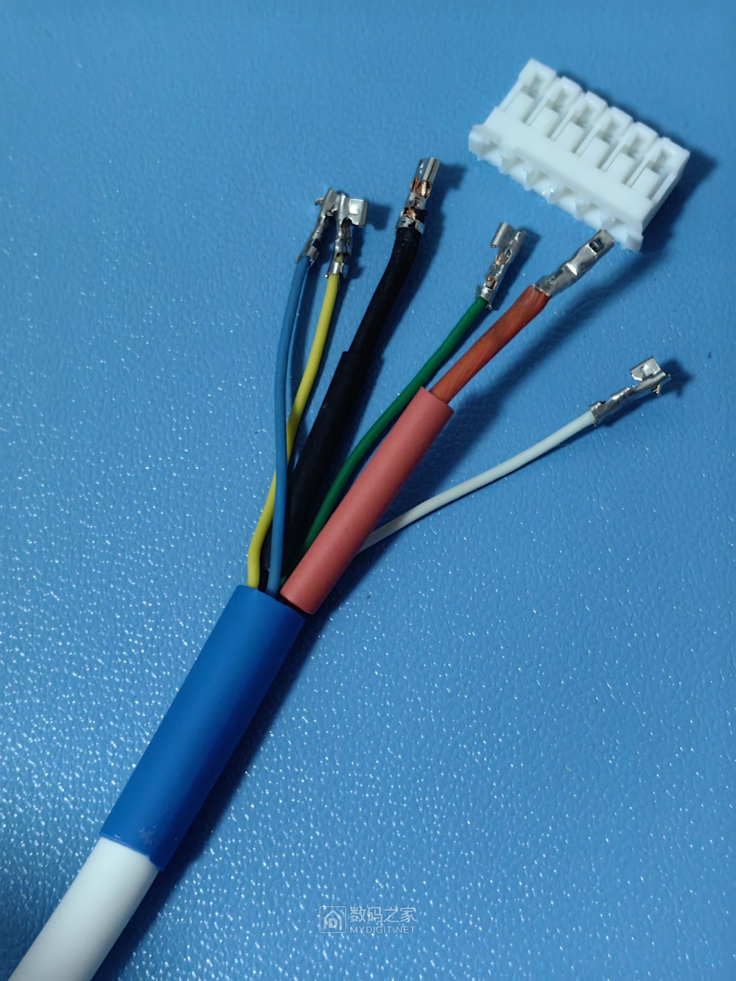 5.买DB15插头套件和6芯type-c充电线(线材外径4mm的刚合适)，制作鼠标线C.jpg